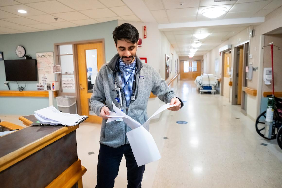 02/10/2025 - Boston, Mass. - Ed Hasaba, M25, works with Dr. Amanda Von Horn, Assistant Professor of Psychiatry, as he and a group of residents and fellow students conduct rounds in the Addiction Medicine rotation at Tufts Medical Center on February 10, 2025. (Alonso Nichols/Tufts University)