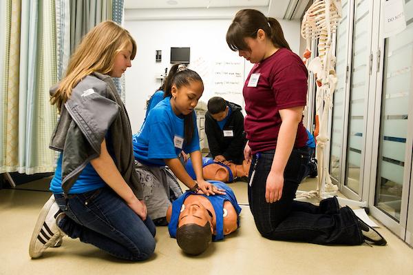 Seventh graders learn the fundamentals of CPR in the Simulation Learning Center 